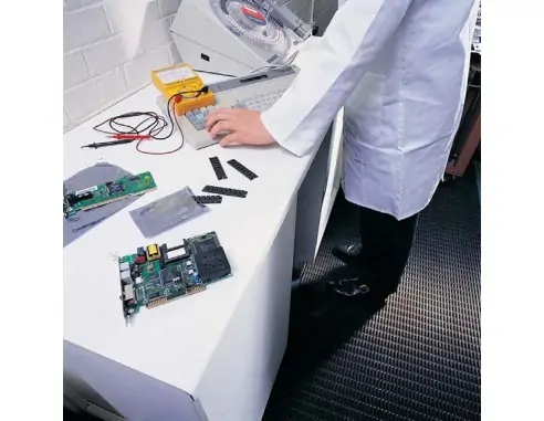 SUELO ANTIESTÁTICO SEMICONDUCTIVO