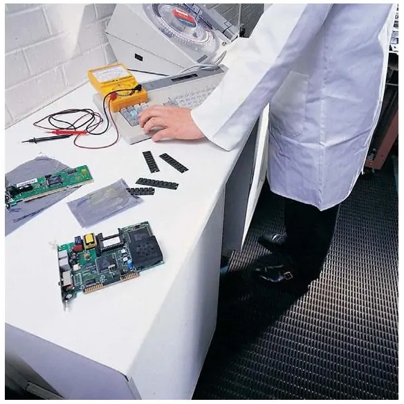 SUELO ANTIESTÁTICO SEMICONDUCTIVO